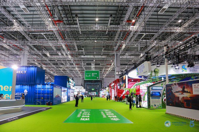 如何通過創(chuàng)新的色彩運用提升進博會展臺設(shè)計