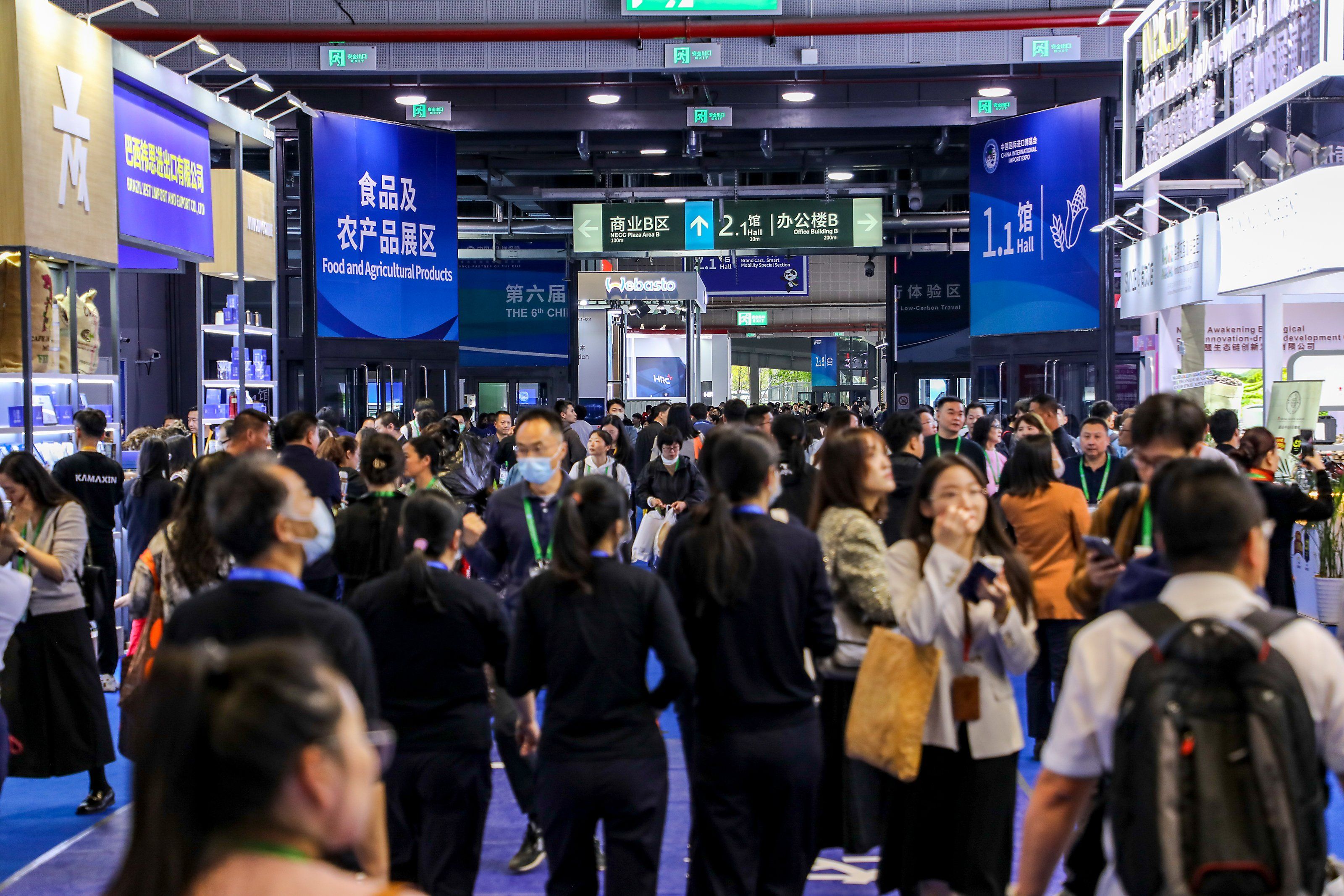 進(jìn)博會(huì)企業(yè)商業(yè)展展會(huì)搭建設(shè)計(jì)中的視覺沖擊力提升  